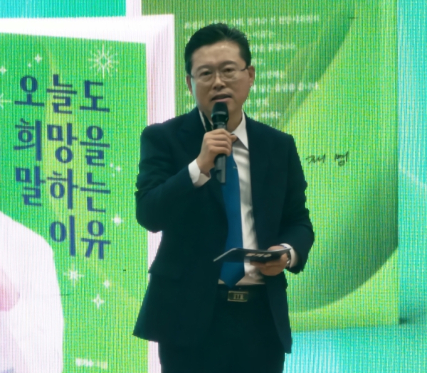 출판기념회를 개최한 장기수 위원/사진=박동혁 기자