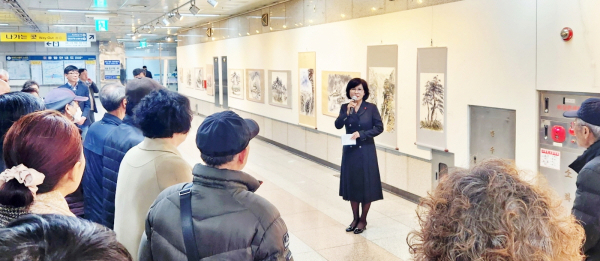 11일 대전지하철 1호선 대전역 지하 1층 문화공간에 어르신들의 서예 한문·한글, 수묵화 전시회인 ‘나애(愛) 서화’ 열어