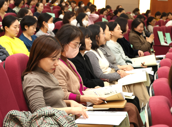 13일, KT인재개발원 중강당에서 학교 보건교사 역량강화를 위한 직무연수 진행 모습