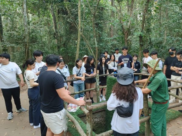 베트남 전쟁의 역사를 체감하는 구찌터널 체험활동