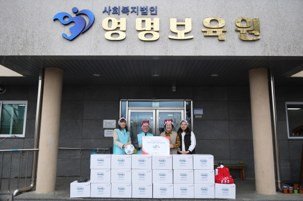 세종 영명보육원 찾아 ‘엔조이 박스(Enjoy Box)’전달식 모습