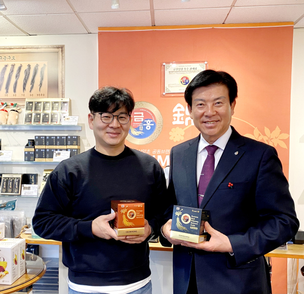 (왼쪽) 알렌김 대표, 박범인 금산군수