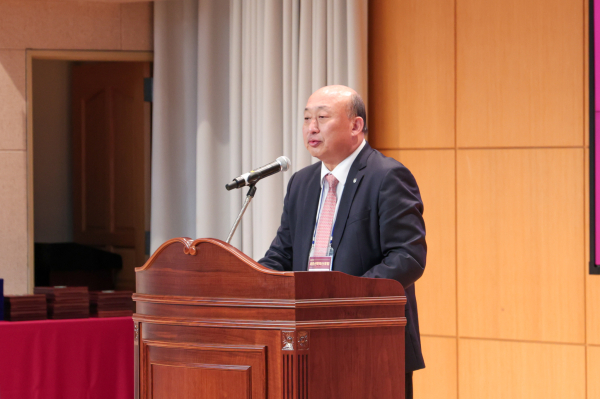 김영 부총장 인사말 모습
