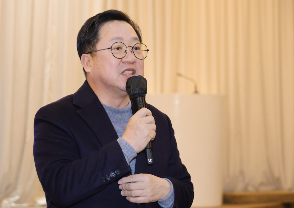 대전시 자원봉사연합회, 2023년 송년회에서 인사말하고 있는 이장우 시장