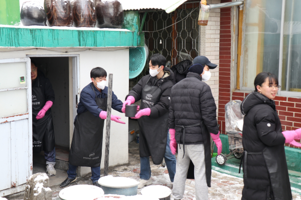 한파 녹일 사랑의 연탄 나눔 봉사 진행
