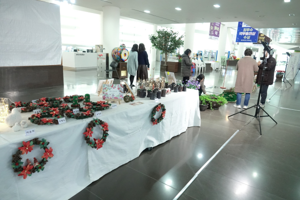 노인맞춤돌봄서비스 공예작품 전시회 개최