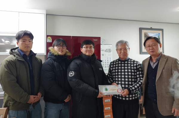 21일 충남대 국가안보융합학부 학생회와 함께 6·25참전유공자님 댁을 방문해 위문품(장갑 등) 전달