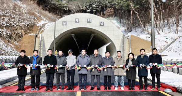 22일 대천동 봉재터널 앞에서 '대천-죽정동 간 도로준공 개통식' 모습