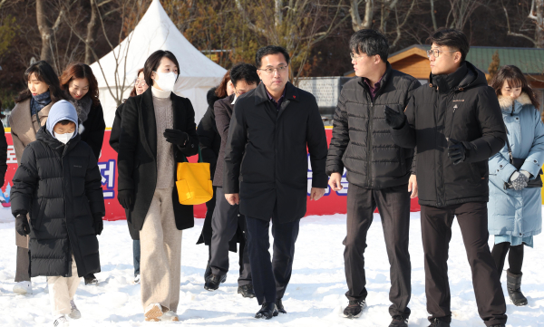 박희조 동구청장, 상소동 어린이 눈썰매장 현장점검 진행 모습