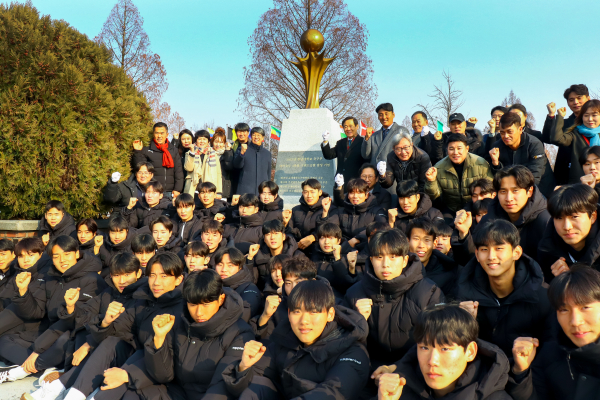 한남대 축구부 4관왕 '그랜드슬램’ 조형물 제막