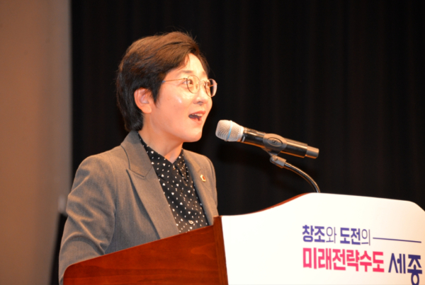축사하는 이순열 세종시의회 의장