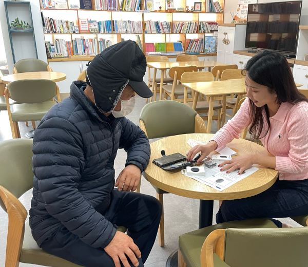 소형 배회감지기(스마트 태그) 안내 모습