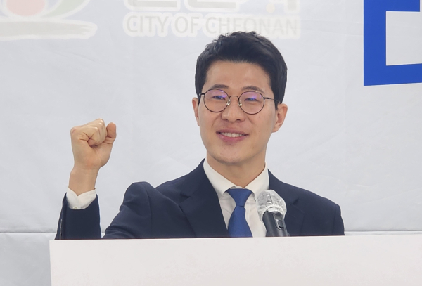 총선 출마를 선언하는 박기일 더불어민주당 충남도당 대변인/사진=박동혁 기자