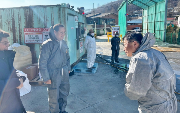 이승원 경제부시장, 조류인플루엔자 방역현장 점검 모습