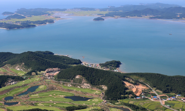 근흥면 정산포항 전경.