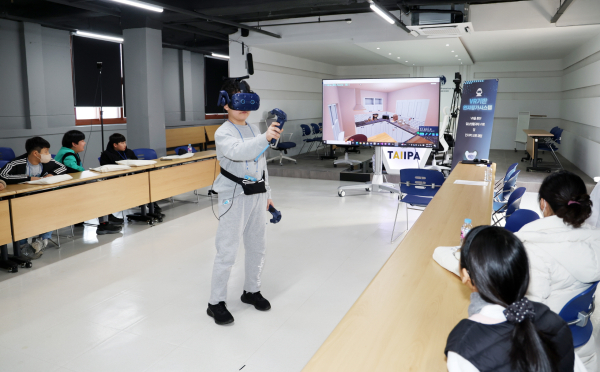 지난 10일 태안군인공지능융합산업진흥원에서 진행된 인공지능 캠프 모습.