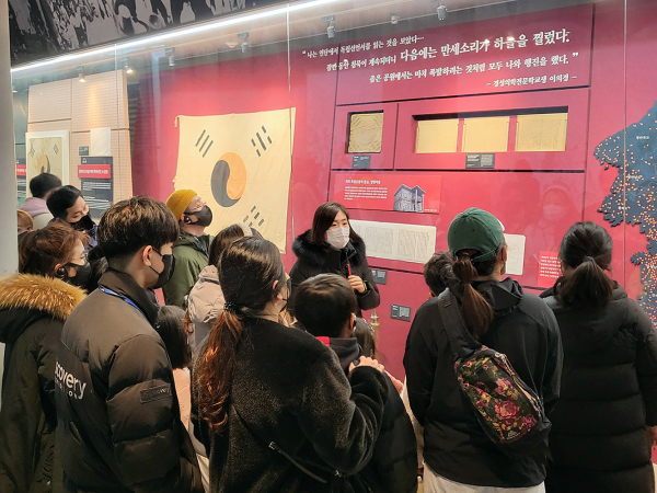 전시관 해설 프로그램 진행 장면/독립기념관 제공