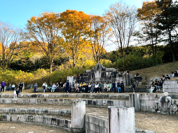 야외 해설 프로그램 진행 장면/독립기념관 제공