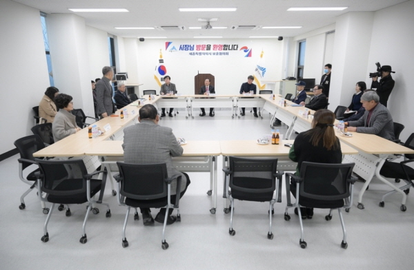 최민호 시장 보훈회관 방문해 시설 이용자, 종사자와의 대화 통해 애로사항 청취