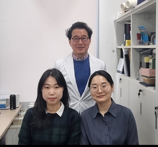 김연재 이슬기 손창규 교수