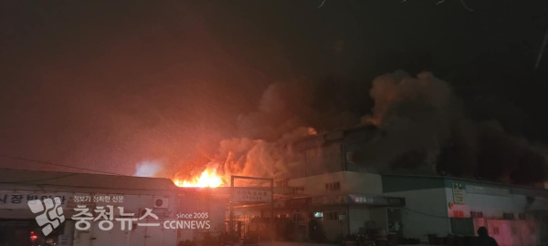 서천특화시장 화재 발생 모습 / 독자제공