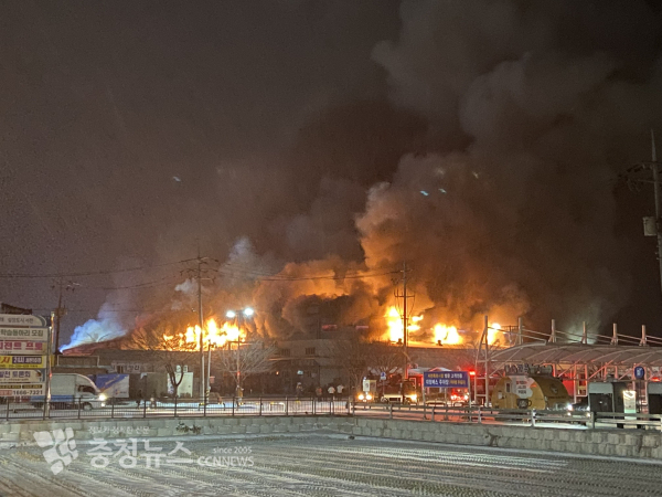 서천특화시장 화재 발생 모습 / 독자제공