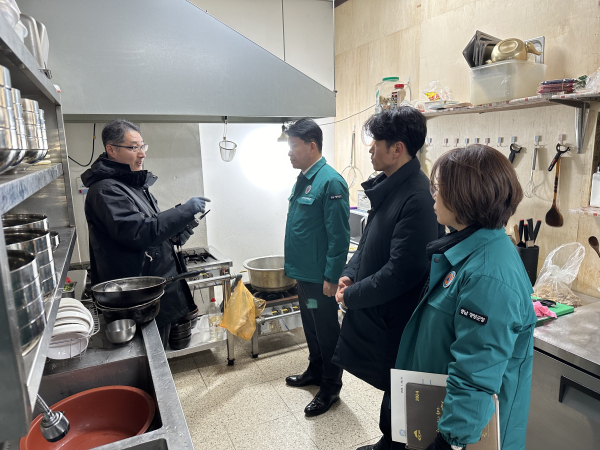 지난 24일, 설 명절 대비 전통시장 안전 점검 모습