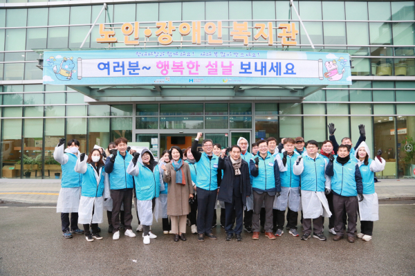 현대제철 당진제철소는 설 명절 맞아 선물 상자 전달식 모습