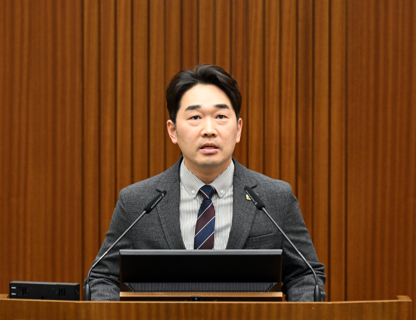 5분 발언하는 김재형 세종시의원