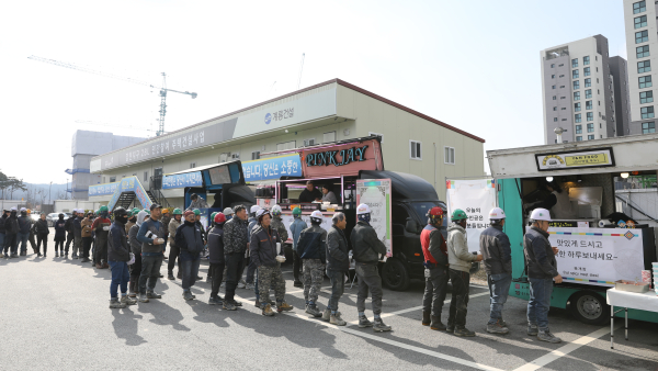 푸드 트럭 운영 (중식, 동남아식, 한식)