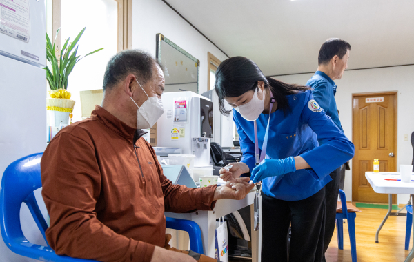 화성면 산정2리서 ‘찾아가는 의료원’ 진행 모습