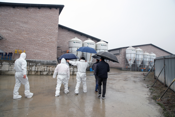 축산악취 개선 우수 사업장 견학 모습
