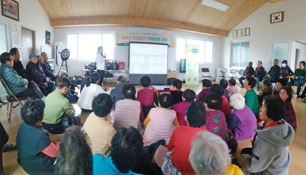 경로당 찾아가는 '건강 배달' 프로그램 진행 모습