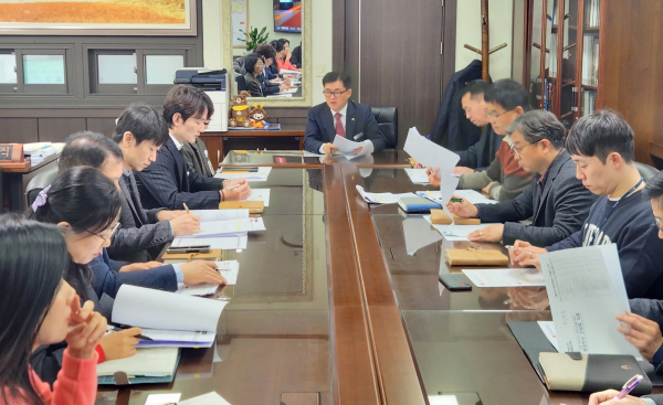 민원처리기간 단축 관련 부시장실 간담회 장면