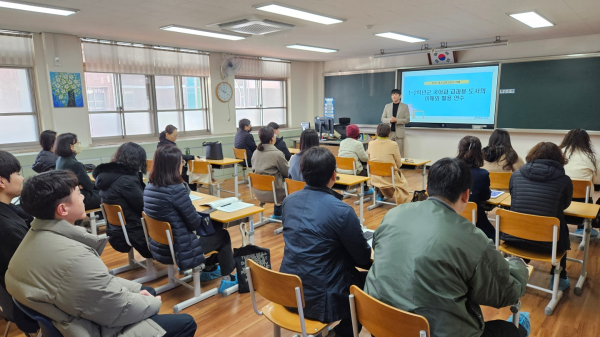 논산계룡교육지원청은 26일 관내 초등학교 1~2학년 담임교사를 대상으로 2022 개정 교육과정 적용에 따른 교과 이해 연수를 실시했다