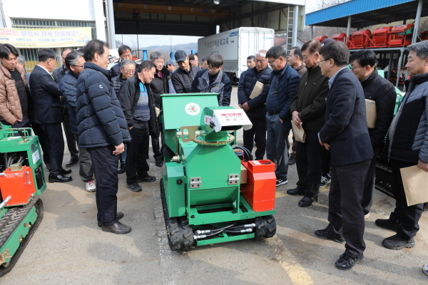 파쇄기 사용 시연 모습