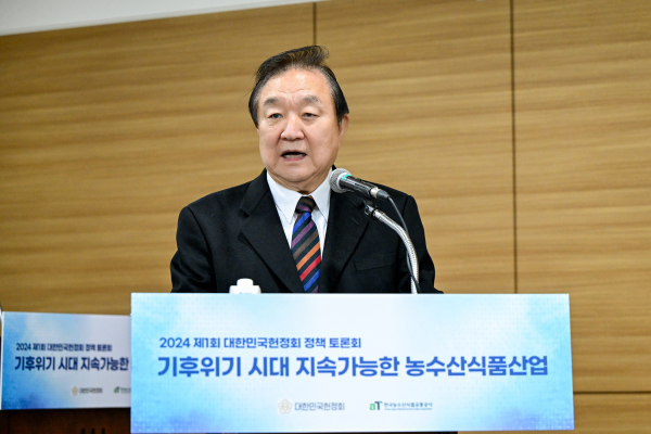 대한민국 헌정회 정책토론회 개회사 중인 정대철 회장