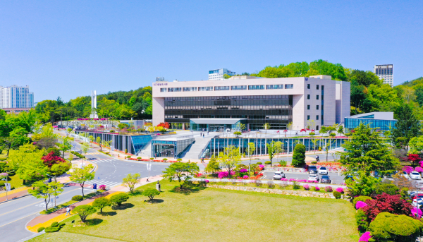 충남대학교 전경 (봄)