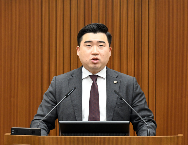 6분 발언하는 최원석 세종시의회 의원
