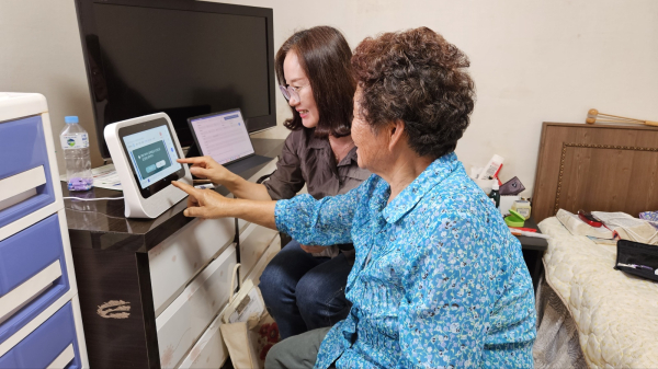 지난해 AI·IoT 기반 어르신 건강관리사업 진행 모습