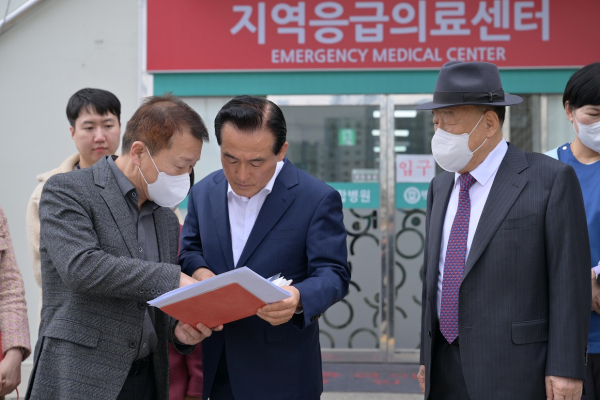 백성현 시장 백제병원 방문 모습