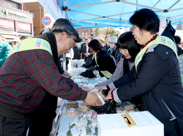 (사)한국여성농업인 태안군聯, 쌀 소비 촉진 행사 진행 모습