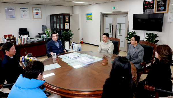 19일 강릉시를 대표하는 세인트존스호텔 김헌성 대표를 비롯한 관광분야 관계자를 초청 교류