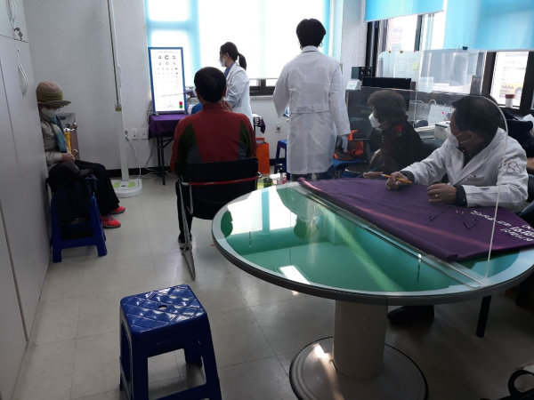 읍면지역 찾아가는 이동 검진 진행 모습