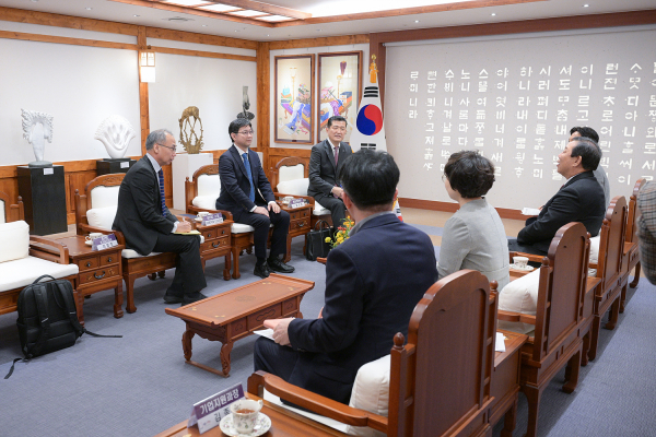 최민호 세종시장, 일본무역진흥기구 서울사무소장 면담