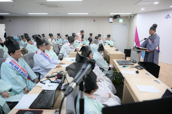 21일 세종정경연구회 김준회 회장 및 세종시유도회 유림 회원 일동 세종시청 브리핑룸서 성명발표
