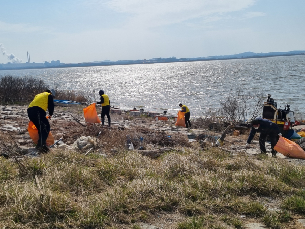 '제13회 수산인의 날 기념' 바닷가 대청결 운동