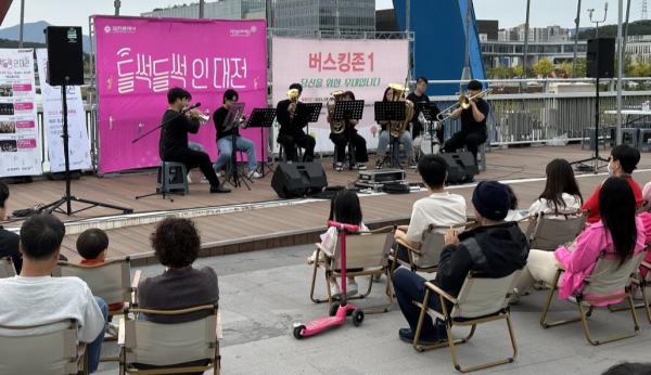 지난해 ‘엑스포다리 상설 버스킹 공연’ 모습