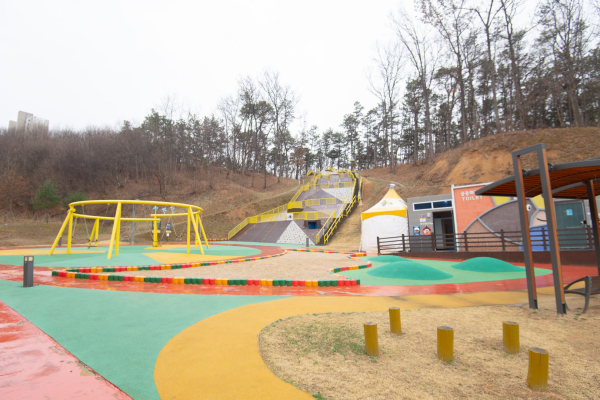 어린이 ‘상상놀이터 금흥고마동산’ 개장 모습