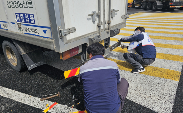 화물차 대상 경정비(후부 반사지 부착 등)